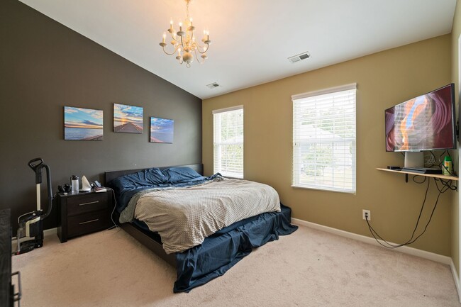 Building Photo - 3bed/2.5 bath Townhouse Near NCCU & Southpoint Mall!