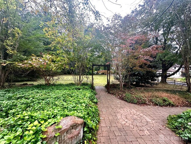 Building Photo - 1 High Acres Dr