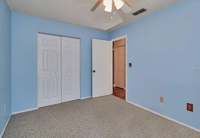 Building Photo - 4933 Hi Vista Cir