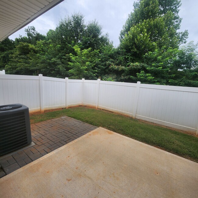 Building Photo - 525 Hampton Townes Dr
