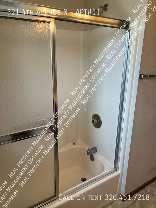 Building Photo - 321 4th Ave N