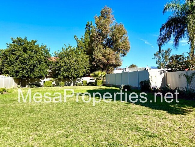 Building Photo - 1584 Sycamore Ln