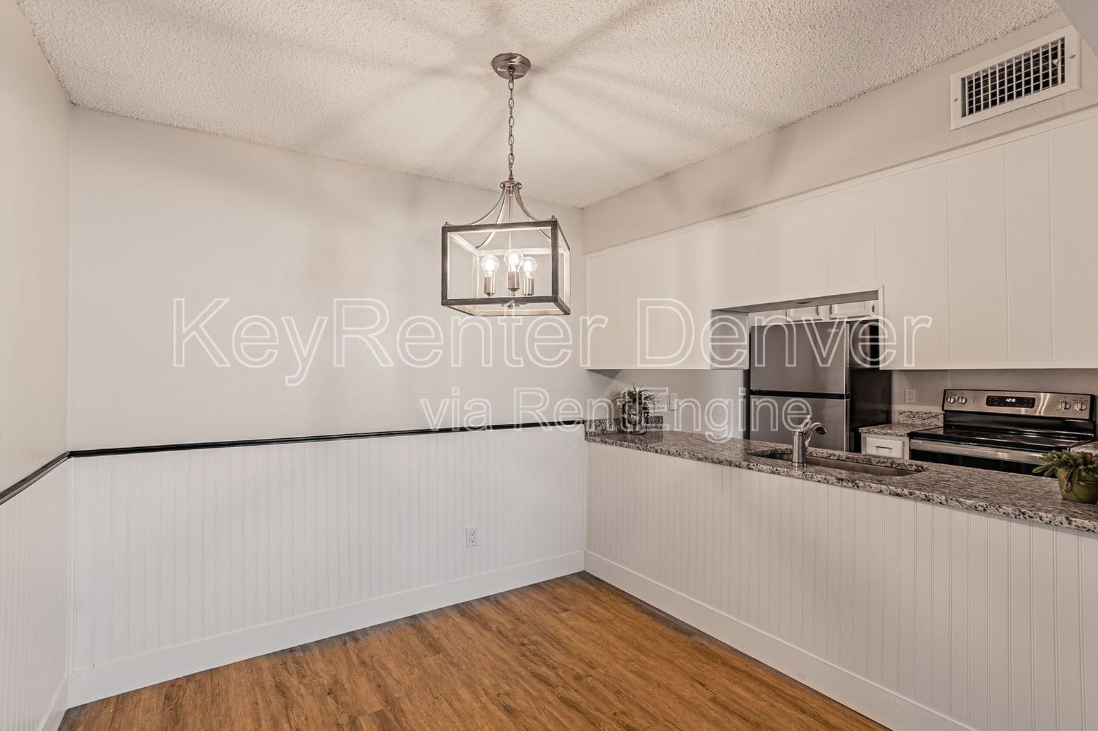 Building Photo - 7665 E Eastman Ave