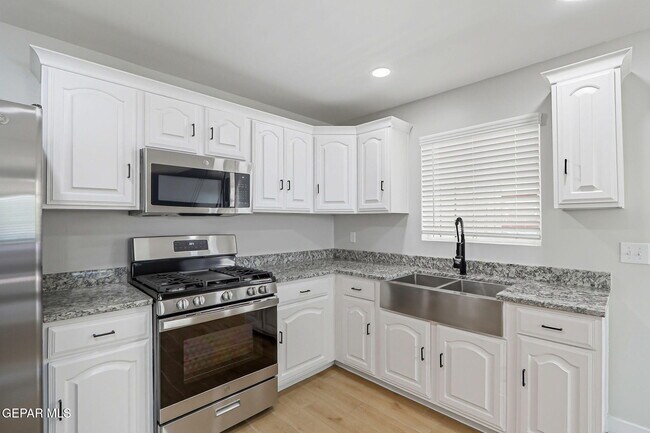 Building Photo - 3408 Hixson Street