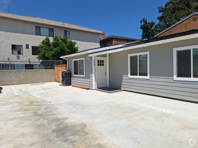 Building Photo - 6657 Gaviota Ave