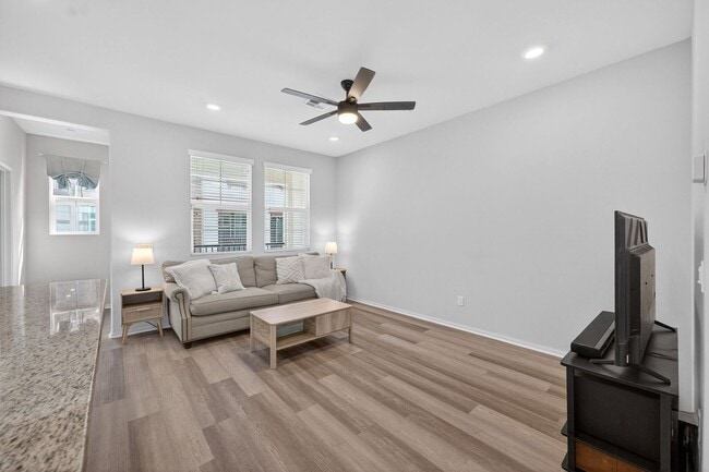 Building Photo - 40379 Melrose Dr