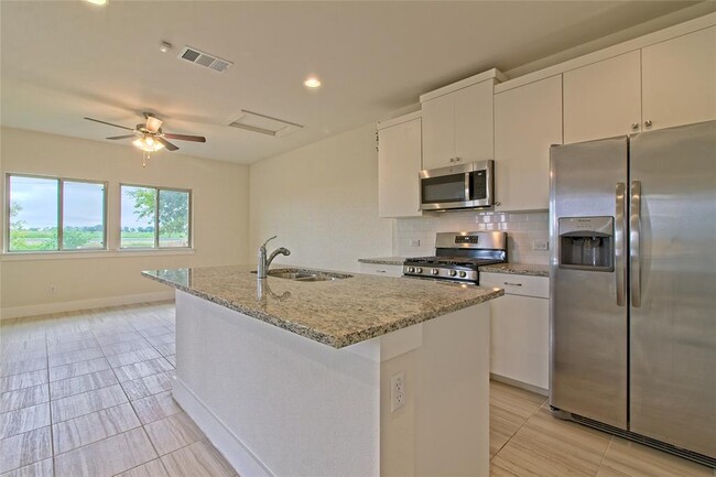 Building Photo - 555 White Steppe Way