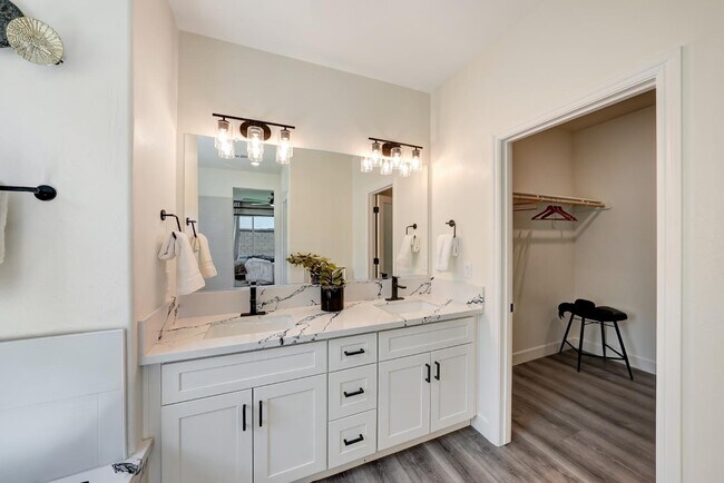 Building Photo - 2148 W Solo Wy