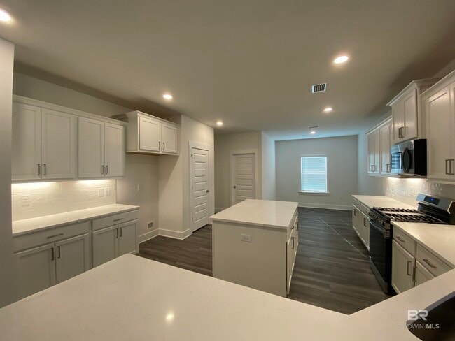 Building Photo - 510 Hardwood Ave