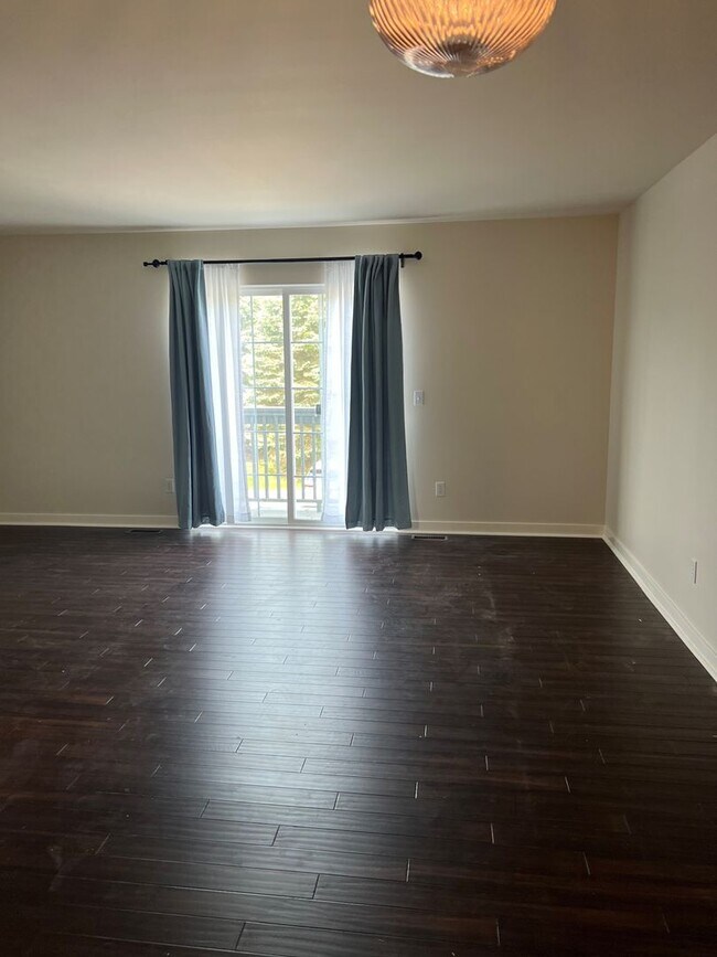 Building Photo - 3087 Promenade Cir