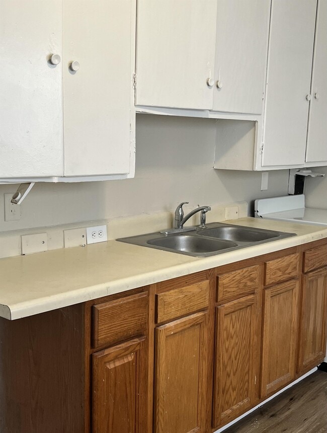 Primary Photo - 2703 Wingate Ave