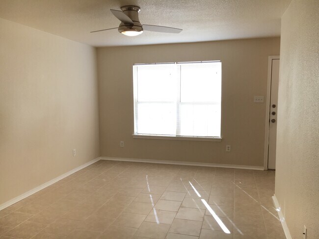 Building Photo - 2 WEEKS FREE RENT!!!! $795 PRICE IMPROVEMENT!!!!!