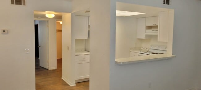 Building Photo - Coral Gardens one bedroom condo