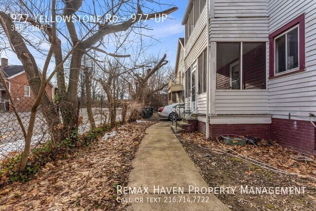 Building Photo - 977 Yellowstone Rd