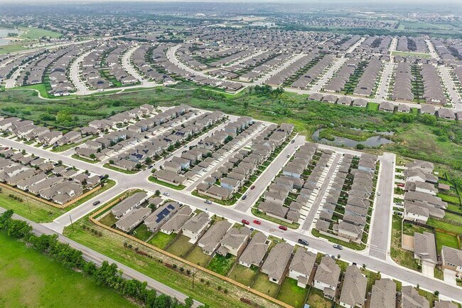 Building Photo - 6403 Principale Dr