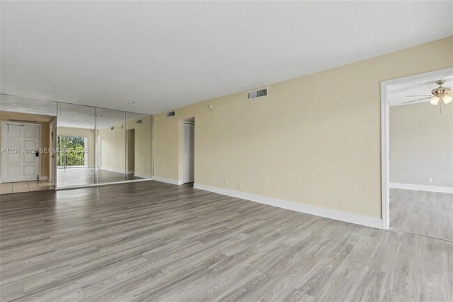 Building Photo - 3250 N Palm Aire Dr