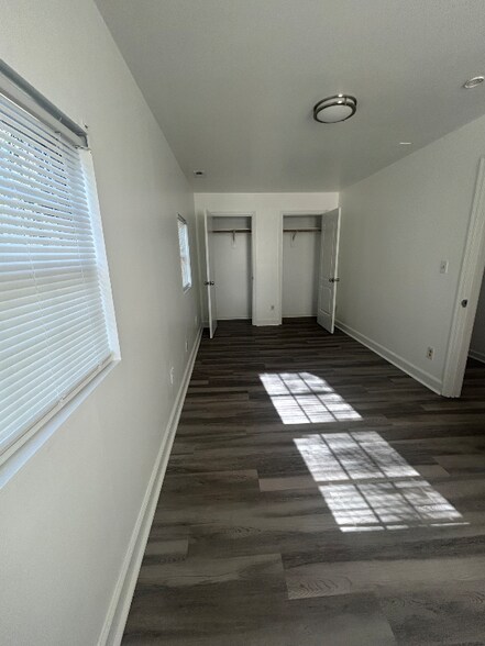 Building Photo - 722 Langley Ave