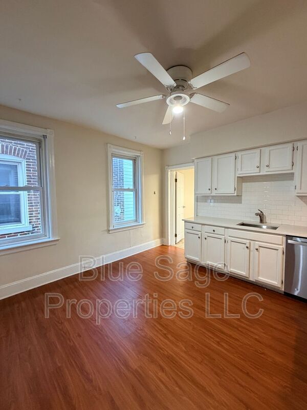 Building Photo - 758 Saville Ave