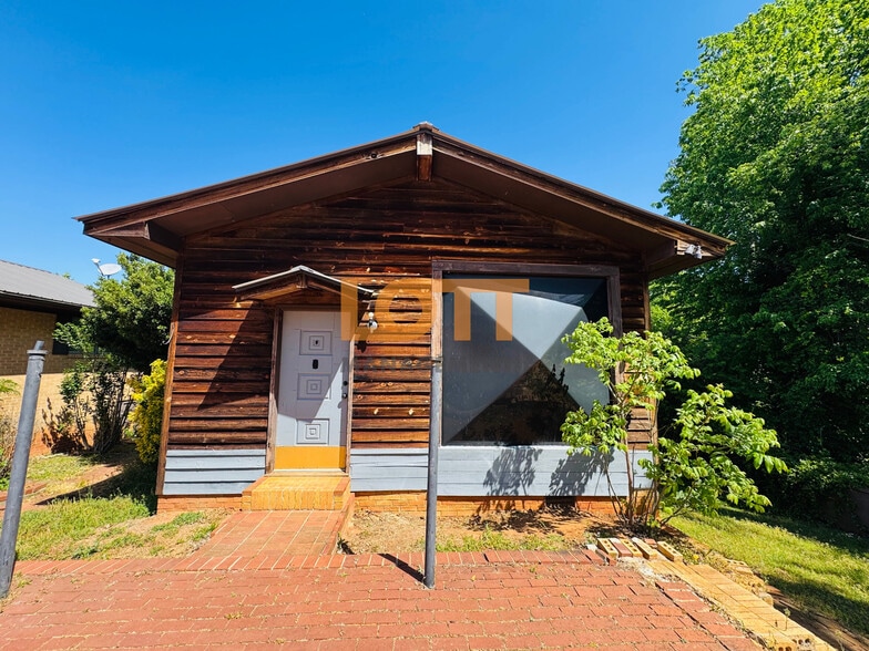 Building Photo - 214 Hunts Bridge Rd