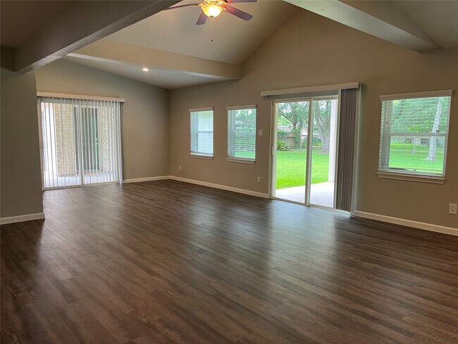Building Photo - 304 S Shadowbend Dr