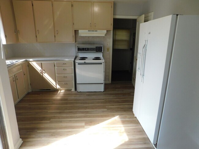 Building Photo - Charming 2 bedroom, 1 bathroom home locate...