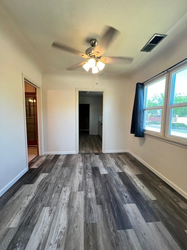 Building Photo - Madera home for rent- corner lot with solar