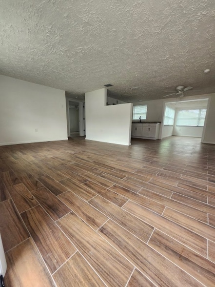 Building Photo - 17 S Columbus St