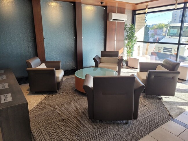 Building Photo - Prime Location 1BR with Luxe Finishes & Amenities - Available August 1st!