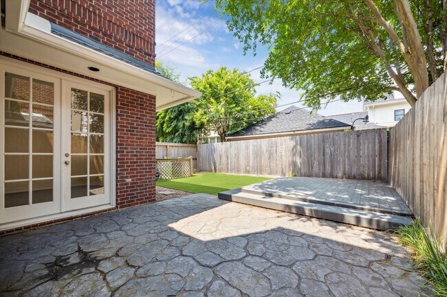 Building Photo - 5308 Hidalgo St