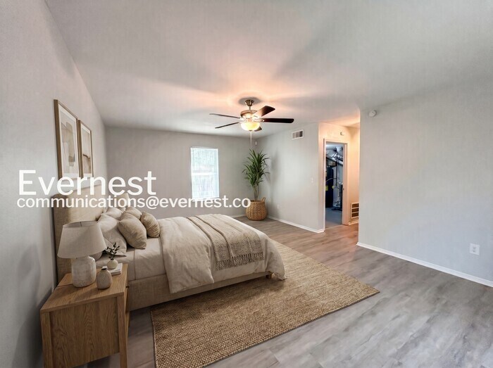 Building Photo - 5654 Bradley Cir