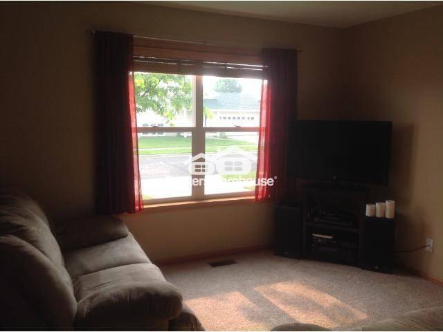 Building Photo - 623 Bunker Dr