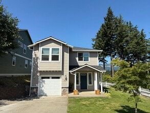 Building Photo - 3 Bedroom House For Rent In Cascade Locks
