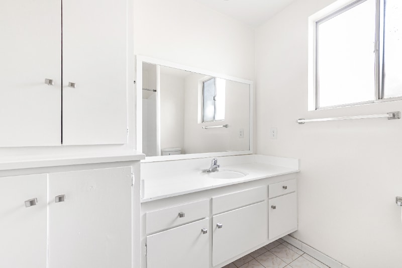 Building Photo - 410 W Regent St