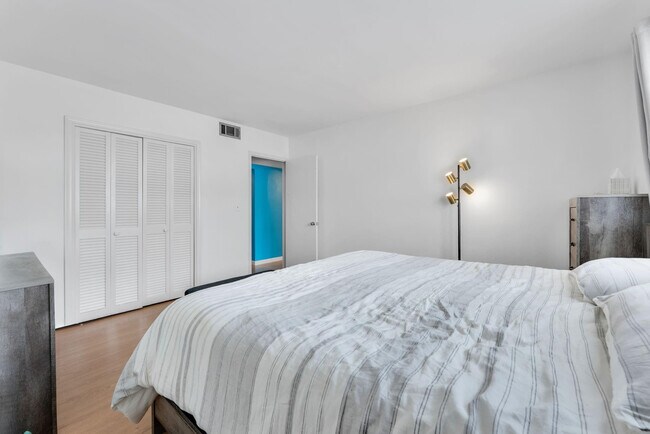 Building Photo - 1821 NE 62nd St