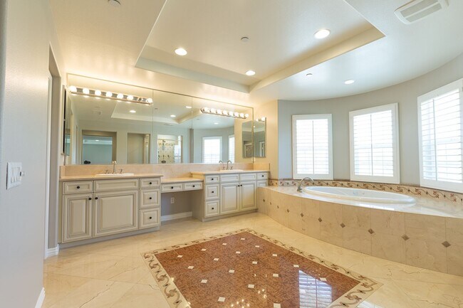Building Photo - Single Family Golf Course Home for rent in...