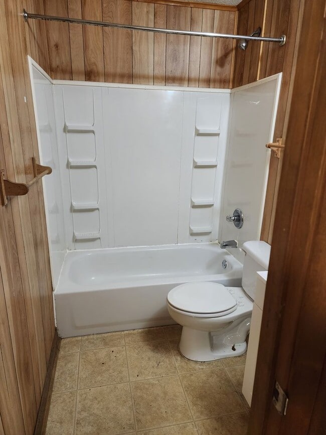 Building Photo - 1/1 Apartment for Lease at Unit D, 1102 Bo...