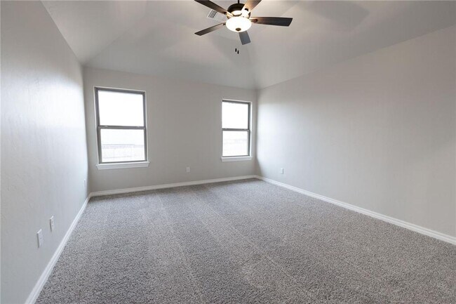 Building Photo - Newer Home + Moore Schools + 3 Bedrooms + Storm Shelter + Broadmoore Heights