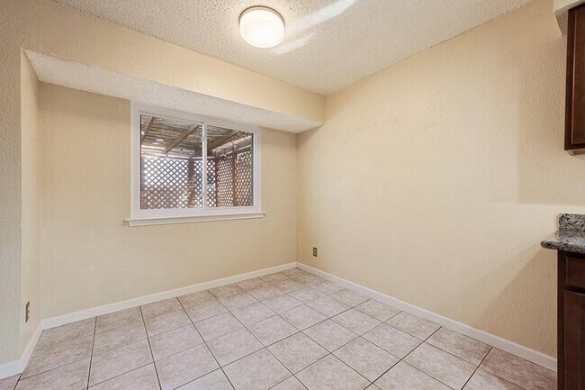 Building Photo - 11105 Blackmoor Dr