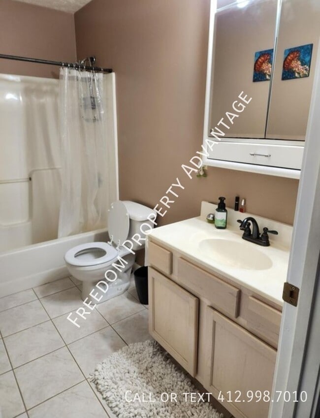 Building Photo - 353 Clavale St