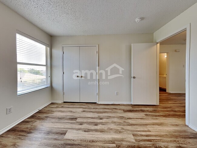 Building Photo - 1039 Mazourka Dr