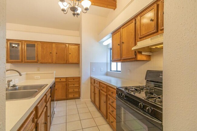 Building Photo - 10200 Missel Thrush Dr