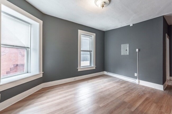 Building Photo - 173 Elm St