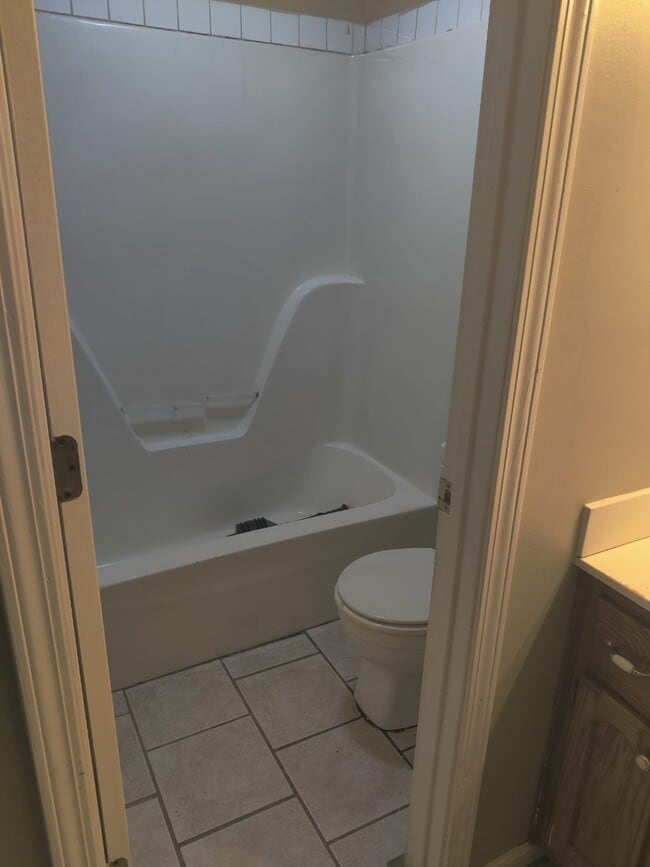 Building Photo - 105 Gym Cir