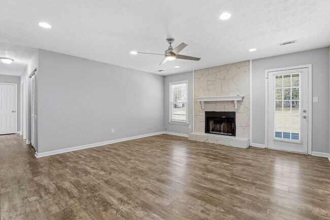 Building Photo - 3/2 PTC Ranch. Updated house on Corner Lot in Starr's Mill District.