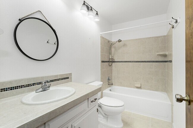 Building Photo - Spacious Home ! Huge living room, 2nd family room, kitchen nook and extra room off kitchen. Large...