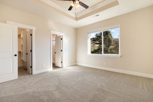 Building Photo - Beautiful 3 bedroom, 2 bath home in Paradise! Open Floor Plan with Attached Garage!