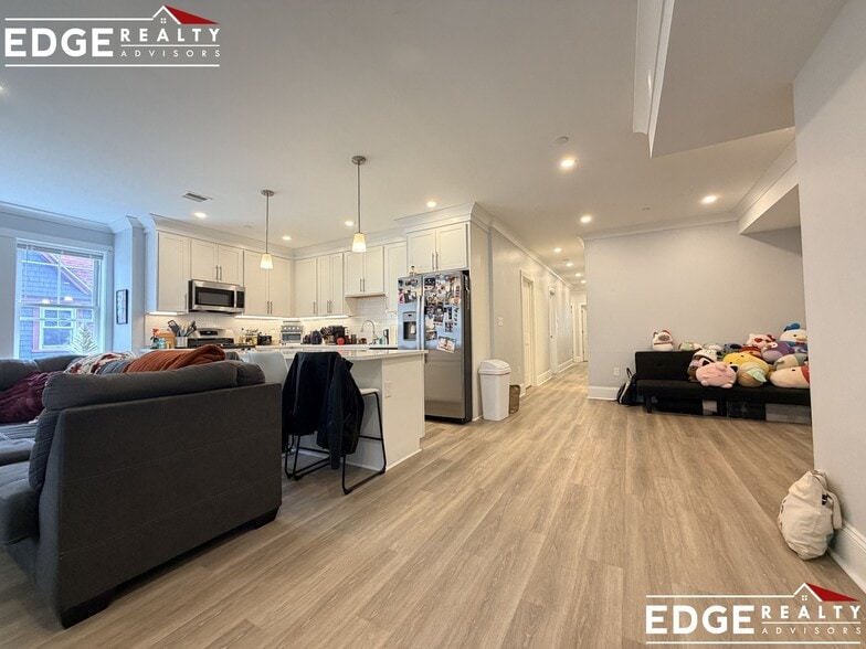 Building Photo - 80 N Beacon St