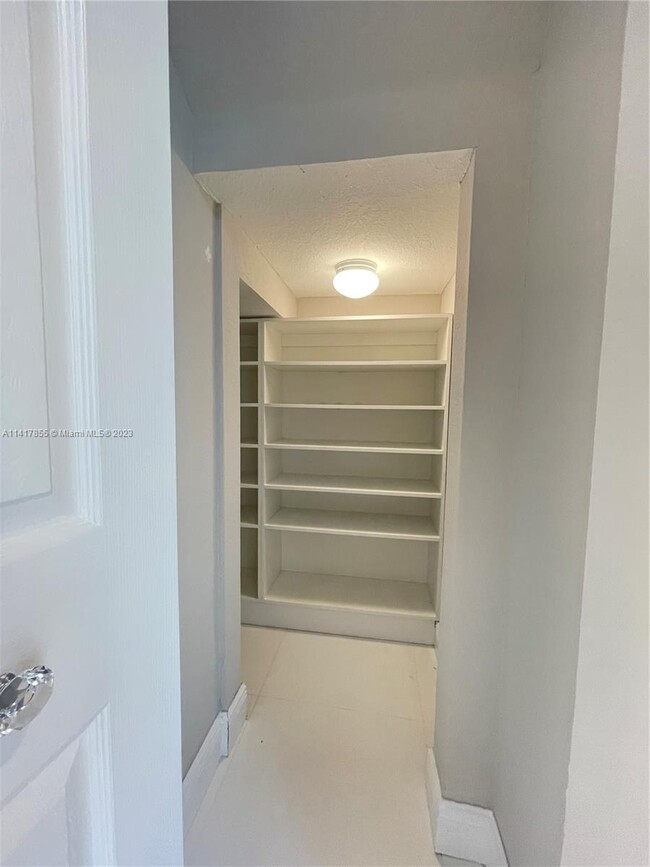 Building Photo - 6524 Hidden Cove Dr