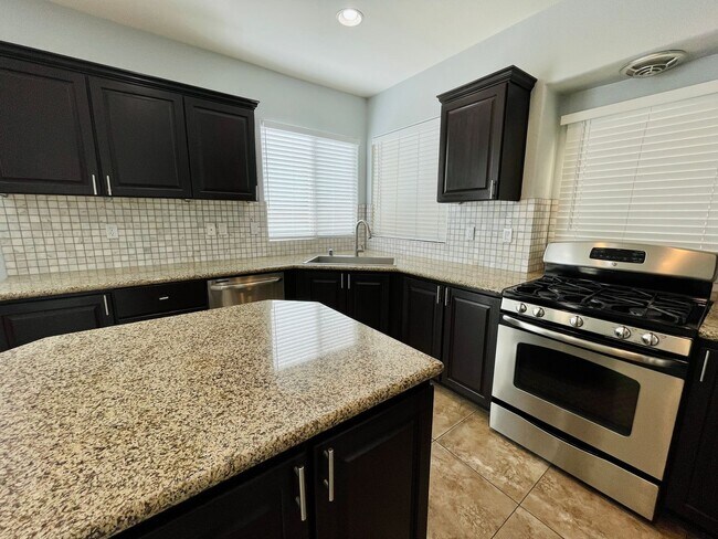 Building Photo - BEAUTIFUL HOME IN RHODES RANCH GUARD GATED COMMUNITY! AMMENITIES INCLUDE COMMUNITY BASKETBALL COU...