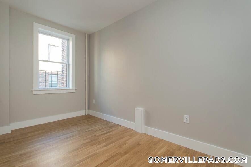 Building Photo - 136 Highland Ave